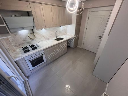 Yükselden Akçayda Ayrı Mutfaklı Arakat Satılık Devasa Salonlu 3+1 Daire