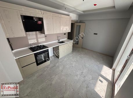 Lüks Site İçerisinde Yüksek Katlar 2+1 100 M2 Metro Yakını Daire