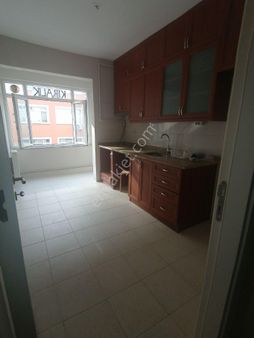 Ümraniye Çakmak Tavukçuyolu Caddesi Üzerinde Metro Yürüme Mesafesi 2.kat 2+1 Kiralık Daire Ev