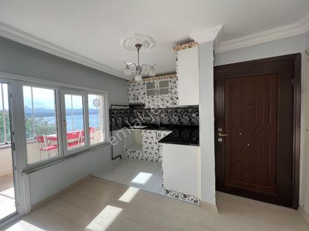 Küçükçekme Halkalı Göl Ve Kanal İstanbul Manzaralı 224m2 Arsa