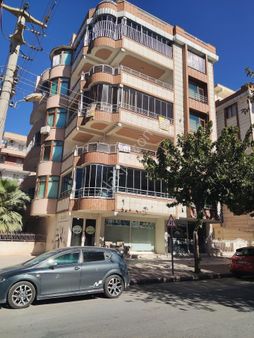 Yenişehir Mahallesi Akif Ersoy Caddesinde Satılık Lüx Yapılı 4+1 Site İciresinde Ev