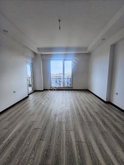 Valley Realty'den Hürriyet Mah'de Site İçi, Havuz Manzaralı