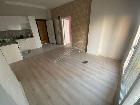 Atc'den Gültepe'de Caddeye 2.parsel Az Katlı İskanlı 1+1 Kiralık Daire