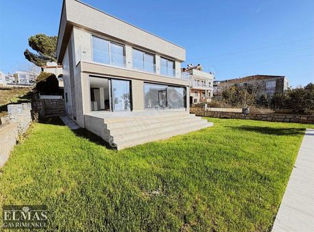 Serdivan Esentepe'de Göl Manzaralı Müstakil Havuzlu Lüx Villa