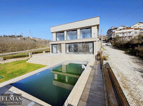 Serdivan Esentepe'de Panoramik Göl Manzaralı Havuzlu Lüx Villa
