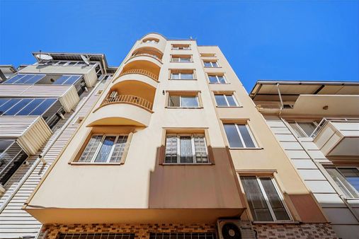 Remax Leon Hürriyet Cadde Üstü 4 Adet 2+1 Satılık 95 M2 Daire