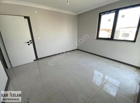 Başiskele Yeşilyurtta2+1satılık Ebebeyn Banyolu Çatıdublex Daire