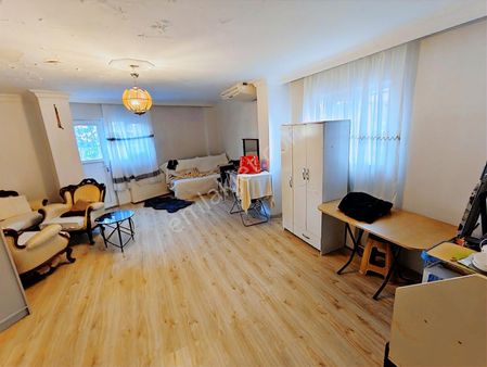 Köprü Emlaktan Yunusemre Mah'de Satılık 80m2 2+1 Bahçe Katı