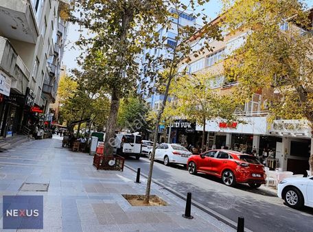 Kartal'da Ana Caddede Devren Kiralık 10 Yıllık Ayakkabı Mağazası