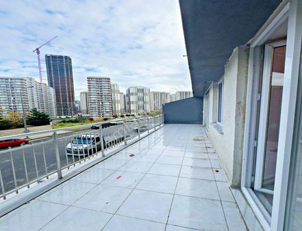 Sima Yapı'da Metrobüse Yürüme Mesafesi Teraslı 2+1 Siteiçi Daire