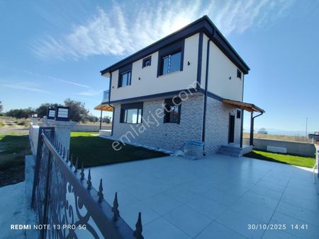 Ayvada'dan Altınova’da Geniş Bahçeli Sıfır Lüks 3+1 Dubleks Villa