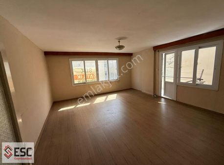 Esc'den Çarşının Merkezinde B.mutfak 3+1 Satılık Daire Esc2042