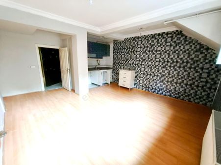 Eyüp Nişancı Metrobüse 3-4 Dk, 2+1 , 10 Yıllık Bina, Bahçe Katı ( Bahçeli ) , Temiz Daire