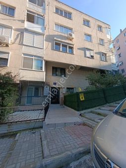 Üçkuyular'da Doğalgazlı Bakımlı Ara Kat 2+1 Satılık Daire!