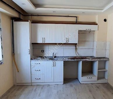 Cumhuriyet Mahallesinde Satılık 1+1 Memur Kiracılı Daire