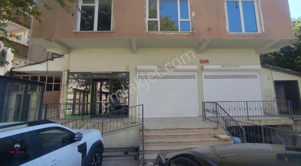 Düz Girişli Yüksek Tavanlı Harika Konumda Mağaza