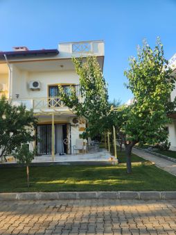 Kuşadası Avm Yakın Yavansuda 3+1 Havuzlu Sitede Yazlık