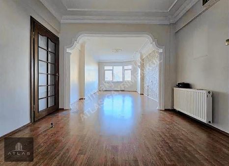 Atlas'tan Metro Metrobüs Yakını, Asansörlü, Tadilatlı, 90 M2 2+1