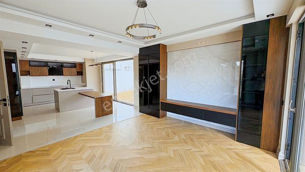 Doğayla İç İçe Verandalı 3+1 Modern Villa