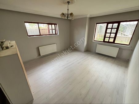 Mülk Emlak Ofisinden 3+1 90 M2 Zemin Katta Oturuma Hazır Fırsat Daire