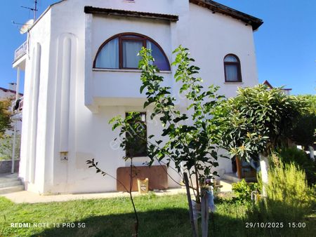 Ayvalık Altınova’da Deniz Manzaralı 3+1 Tripleks Villa