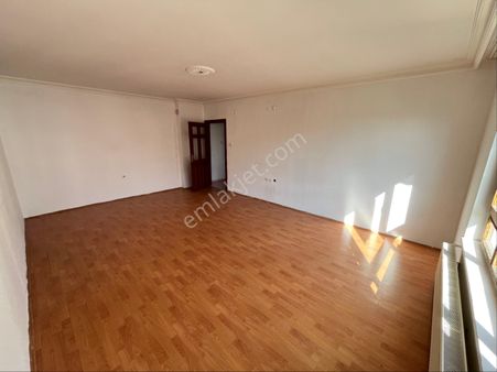 Mülk Emlak Ofisinden 2.katta 3+1 120 M2 İskanlı Ön Cephe Oturuma Hazır Fırsat Daire