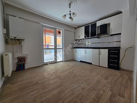 Topçu Mah Satılık 2+1 Asansörlü Yapılı Arakat Ön Cephe Daire