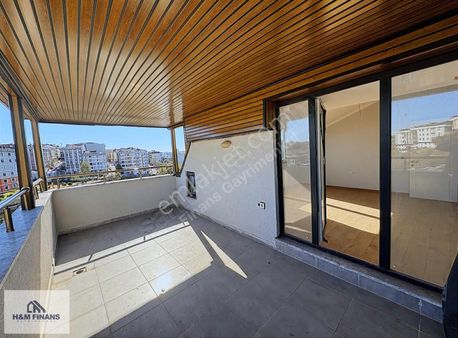 Çekmeköy Merkez Mahallesi'nde 5+1 Satılık Dubleks Daire