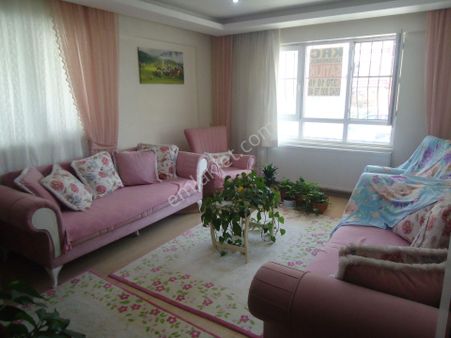 Krc'den Merkezi Konumda Cadde Üzeri Satılık 4+1 Daire