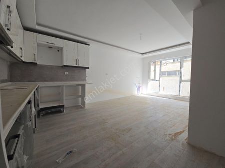 Bu Fiyatlara Kaçmaz Daire...cadde Yakını Geniş 2+1 Satılık