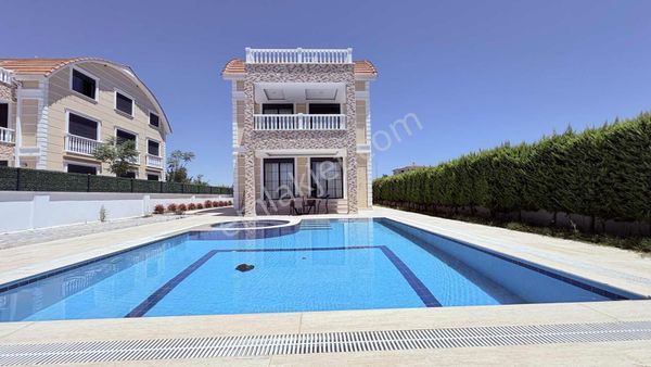 500m² Bahçede Lüks Yaşam: Jakuzili,havuzlu 6+1 Villa