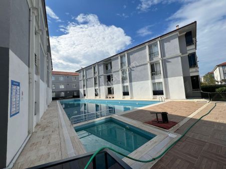 Karasu Çiğdem Emlak...havuzlu Sitede & 3.kat & 2+1...uygun Fiyat