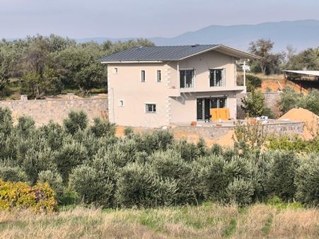 Manisa Şehzadeler Karaoğlanli Köyün Üstünde 2700m2 Arazi 2.150.000