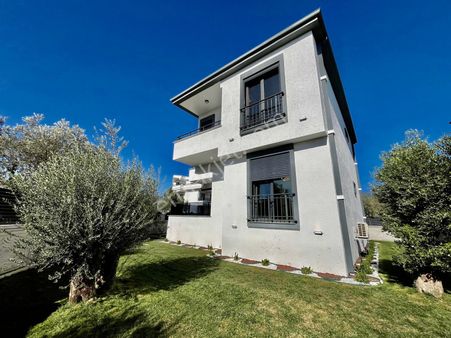 ✨akçay Ay Emlak'tan✨zeytinli'de Doğa İle İç İçe Geniş Bahçeli Satılık 5+1 Ultra Lüks Müstakil Villa