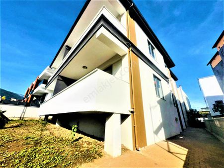 Edremit Kızılkeçili De Ayrı Mutfak Satılık 2+1 Daaire