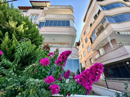 ꧁akçay Ay Emlak'tan꧂doktorlar Sitesi Bölgesinde Denize Sadece 400 Mt Doğalgazlı Satılık 2+1 Daire