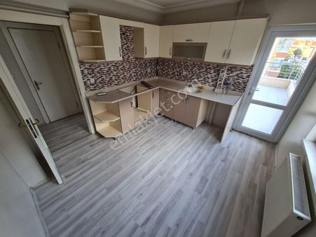 Sancaktepe'de Otobüs Güzergahında Arakat 3+1 Kiralık Daire