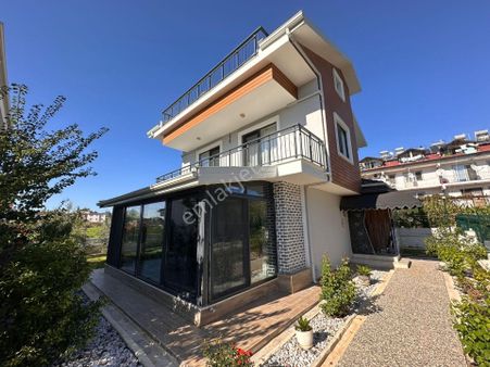 Stop’tan Çiftlik 380m² Bahçe Kullanım Alanlı 4+1