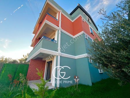 Cadde'den Deniz Manzaralı Bahçeli Şahane 4+1 Ters Dubleks