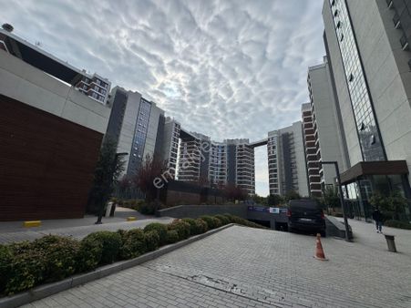 Küçükçekmece Fatih Blue Lake Sitesi'nde 3+1 Satılık Daire