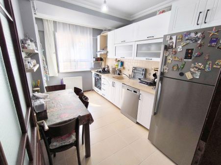 Yenibosna Krediye Uygun 3,kat Lüxs Daire -serhat Emlak