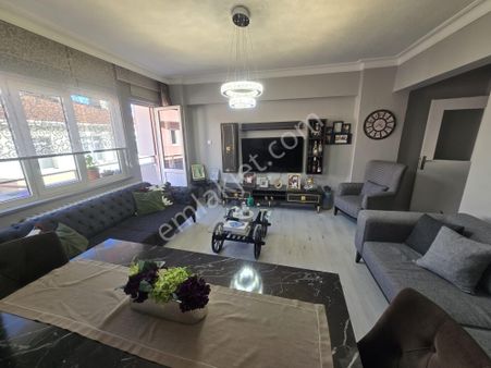 Cevatpaşa Mahallesinde 1+1 Fiyatına Satılık Masrafsız 3+1 Daire