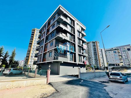 Win'den Üniversite Caddesine Yakın Kiralık Sıfır 2+1 Daire