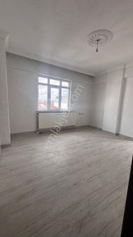 Kapaklı Merkezde Caddeye Cephe 2 + 1 Daire Ara Kat