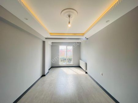 Güven'den Kapaklı'da Caddeye Yakın,araç Takasına Uygun 2+1 Daire