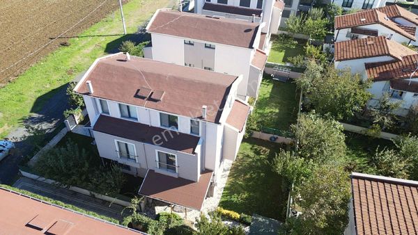 Yeniçiftlikde Denize 300 Metre Mesafede Müstakil 4+1 Lüx Villa