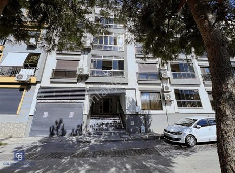 Karşıyaka Cumhuriyet Mahallesi Eşyalı Kiralık 2+1 Daire