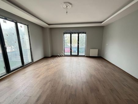 Büyükçekmece Atatürk Mah Sahilde Lüks Merkezi Denize Sıfır Manzaralı 3+1 Daire