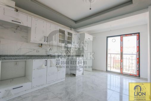 Lıon'dan İşlek Ana Cadde Üzeri , Geniş 3+1 Satılık Daire