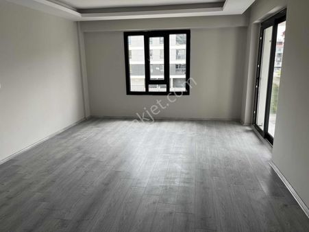 Uşak Merkez Kemalöz Mahallesinde Satılık 3+1 Daire